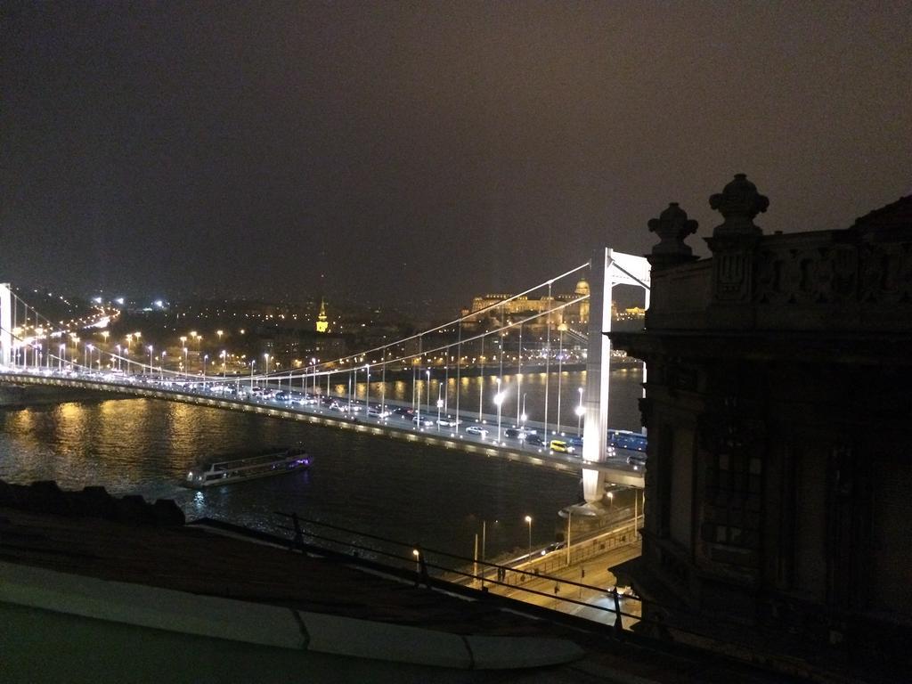 Riverside Flat With King Castle View Apartment *