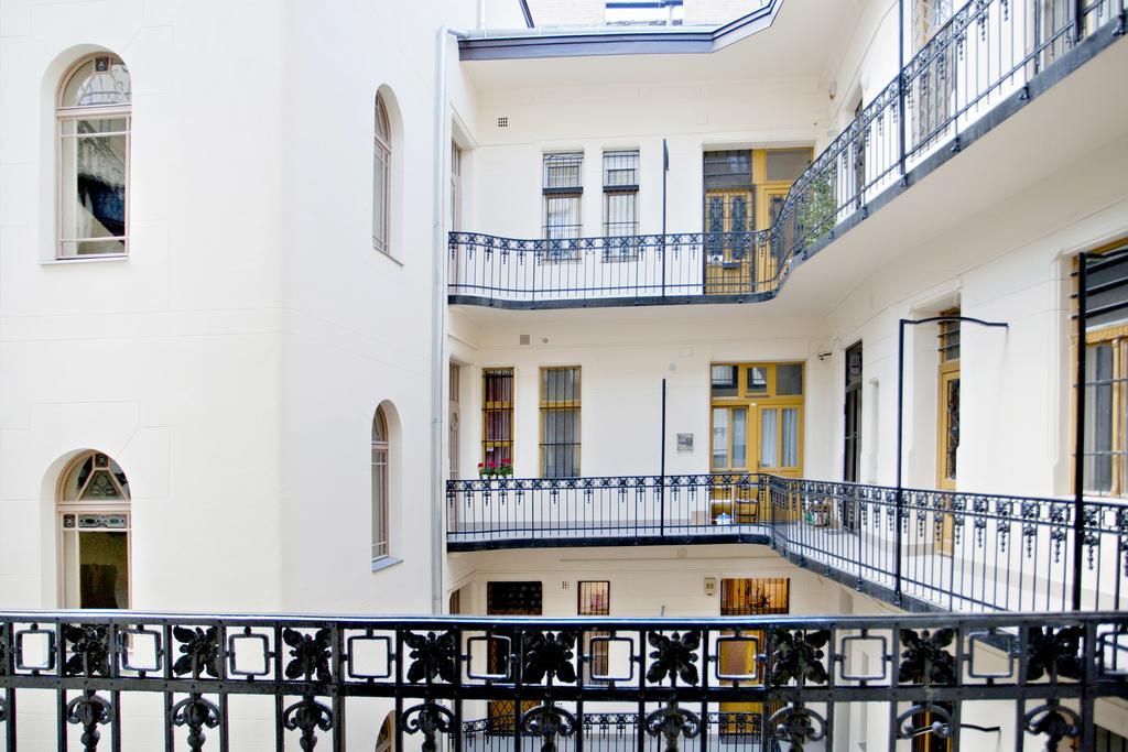 Apartment Riverside Flat With King Castle View