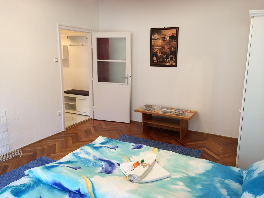 Apartment Irisz Apartman *