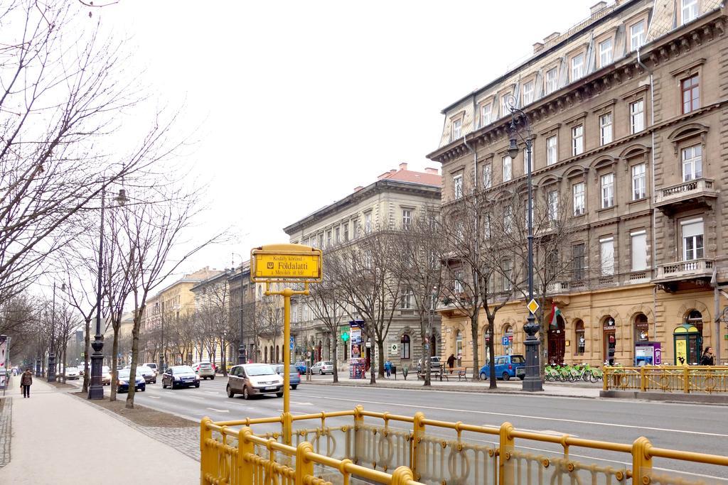 Vivid Rozsa * Budapest