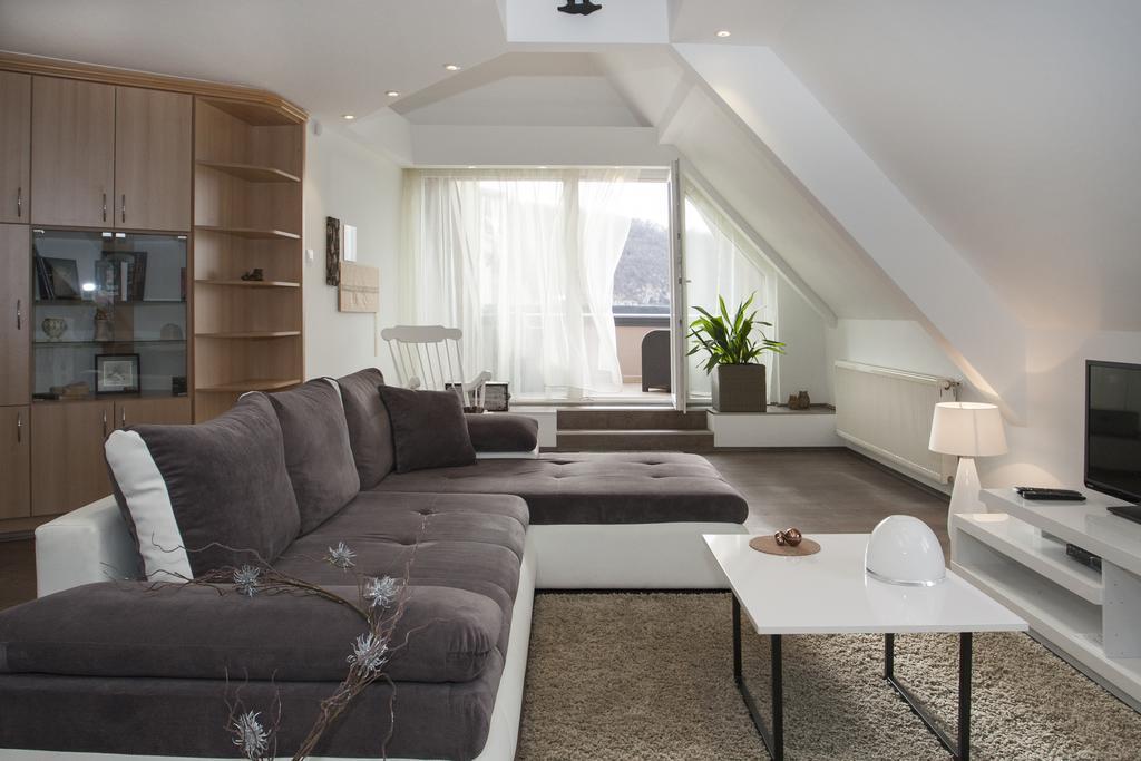 Apartment Riverside Flat With King Castle View *