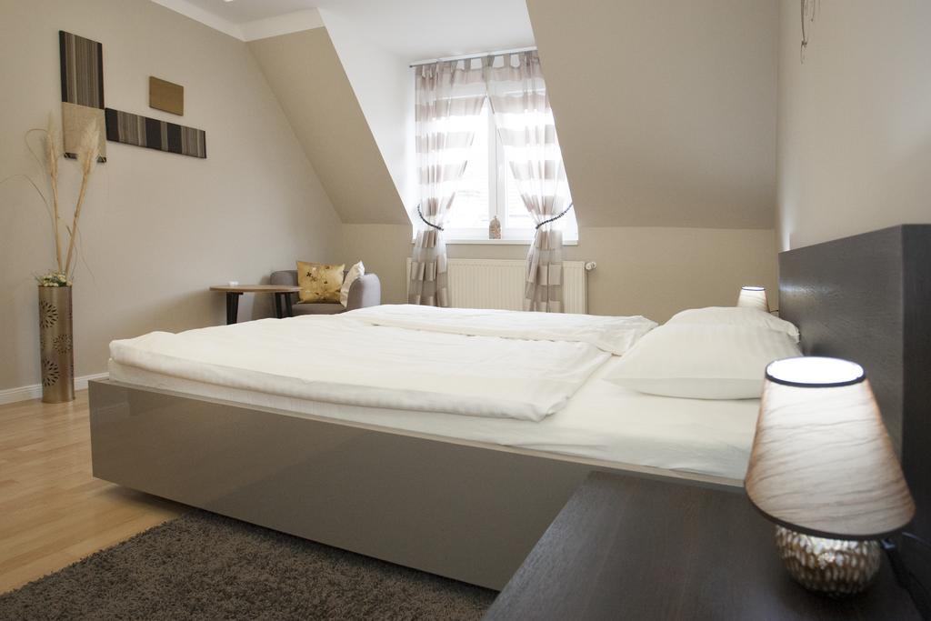 Riverside Flat With King Castle View Apartment
