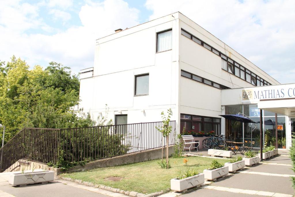Mathias Hostel *