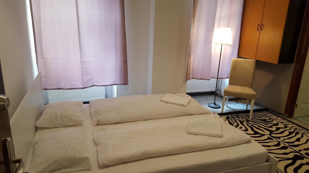 Premier * Budapest