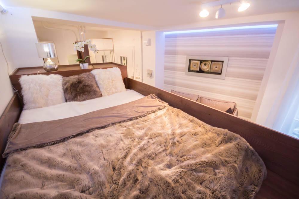 Gold Apartment