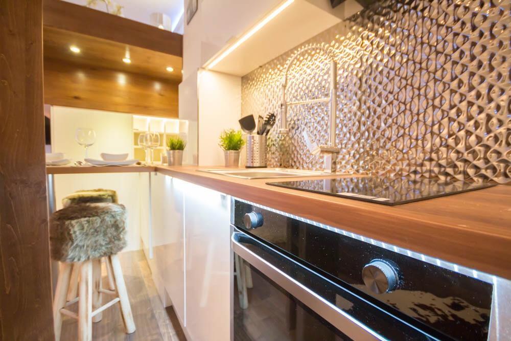 Gold Apartment *