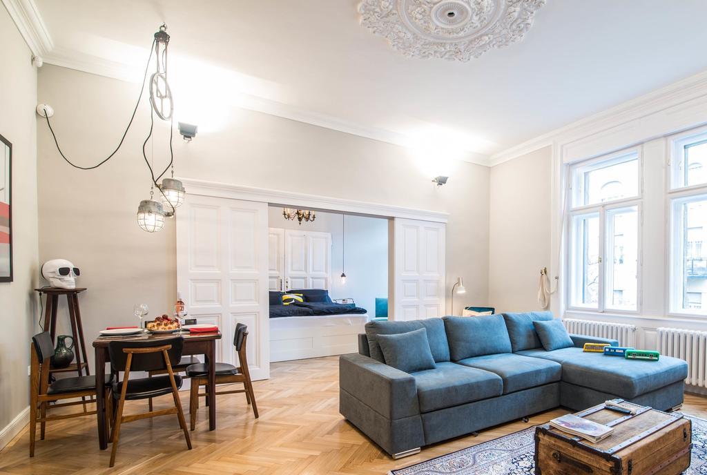 Top Designer City Park Apartment