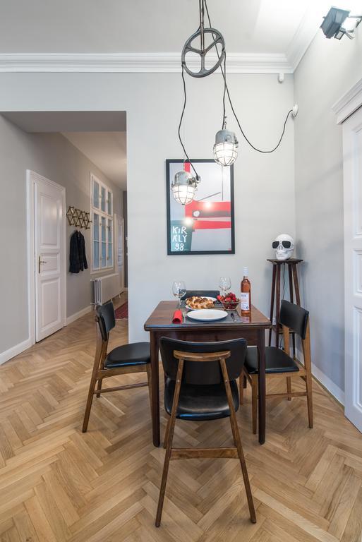 Top Designer City Park Apartment *