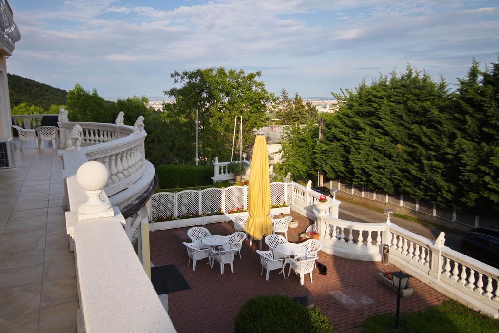 Korda Hotel
