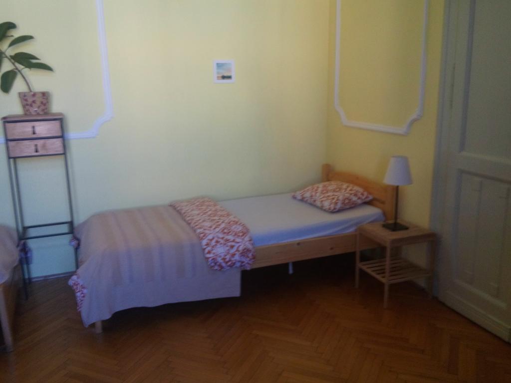 Downtown Oasis Hostel *