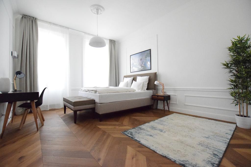 Luxury By Hi5 - Szervita * Budapest