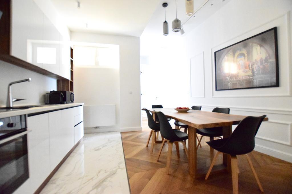 Luxury By Hi5 - Szervita Budapest