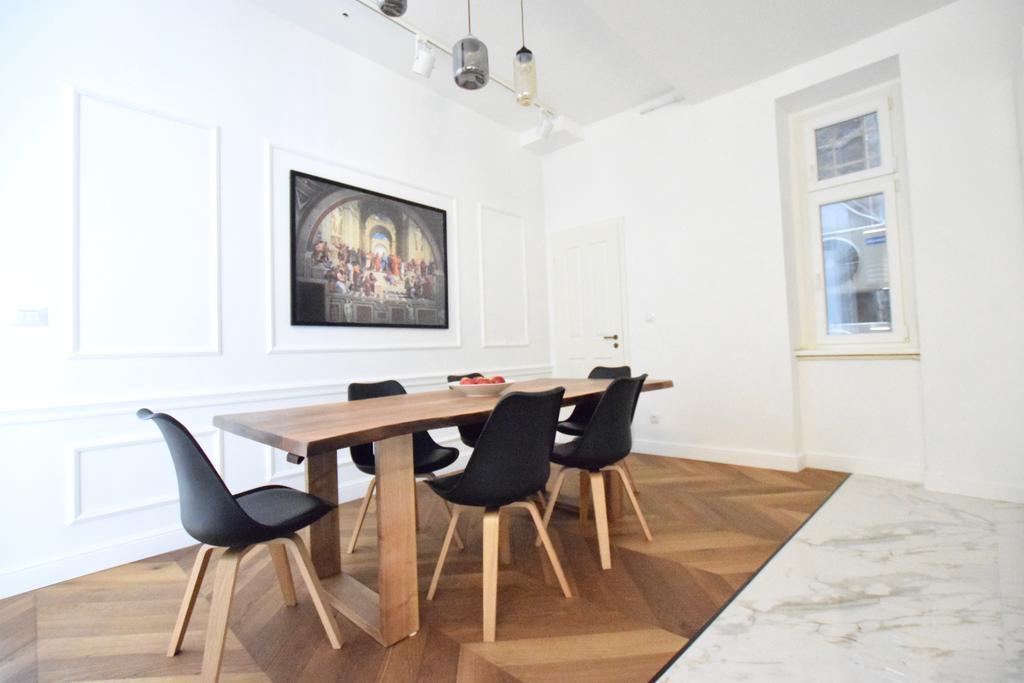 Luxury By Hi5 - Szervita * Budapest