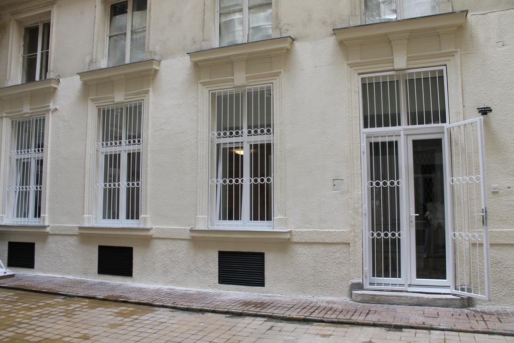 Titaru House In The Center Of *