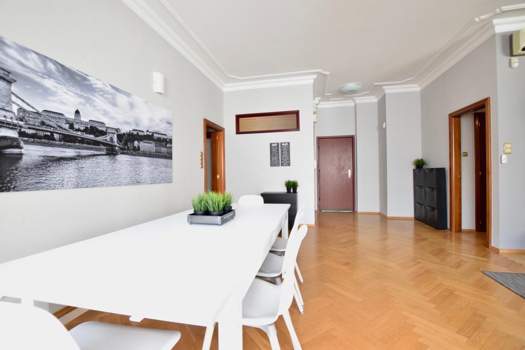 Standerd By Hi5 - Lovag Family * Budapest
