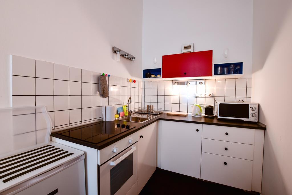 Apartament Chess Table - Lovely On The Shopping Street