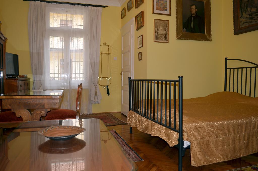 Apartment Market Vamhaz Koerut Budapest