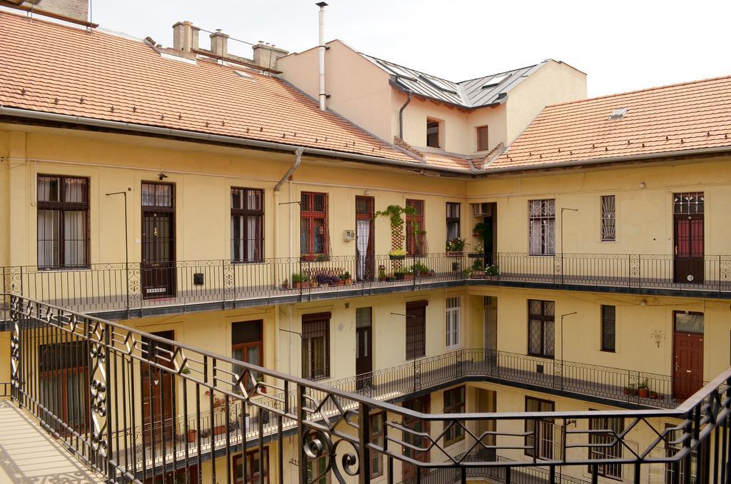 Apartment Market Vamhaz Koerut *