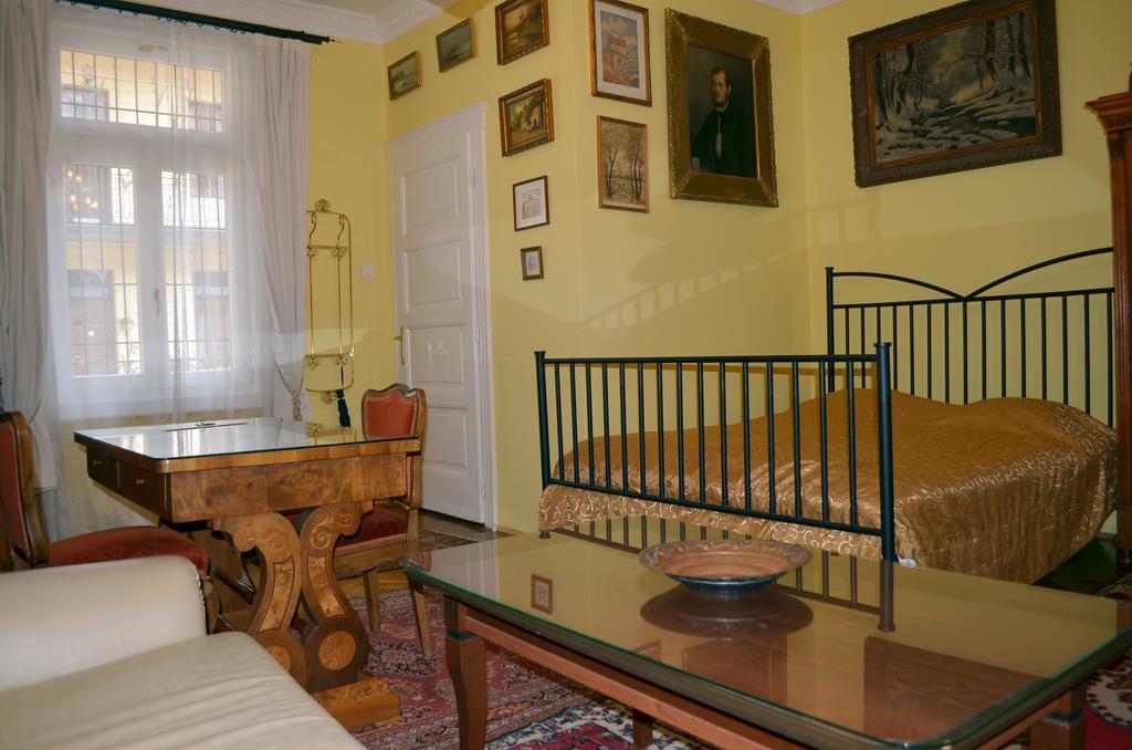 Apartment Market Vamhaz Koerut Budapest