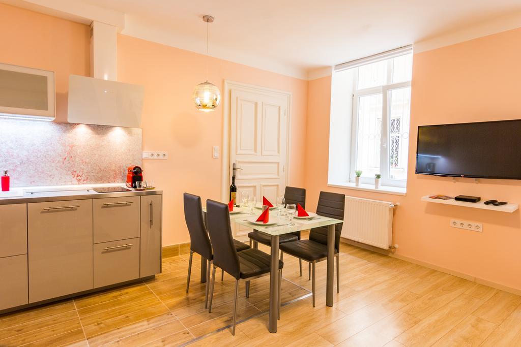 Titaru House In The Center Of Apartment *