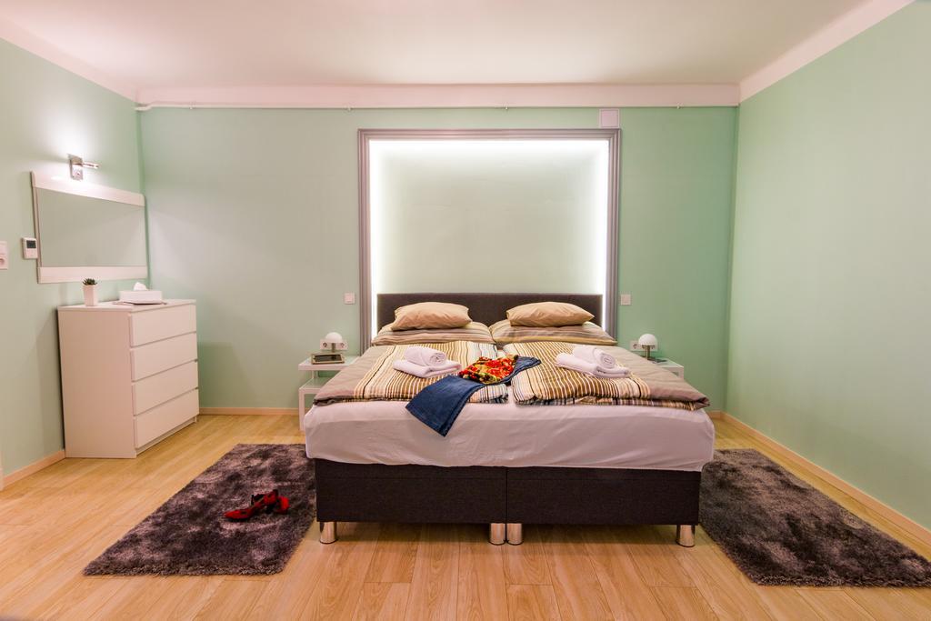 Titaru House In The Center Of Apartment