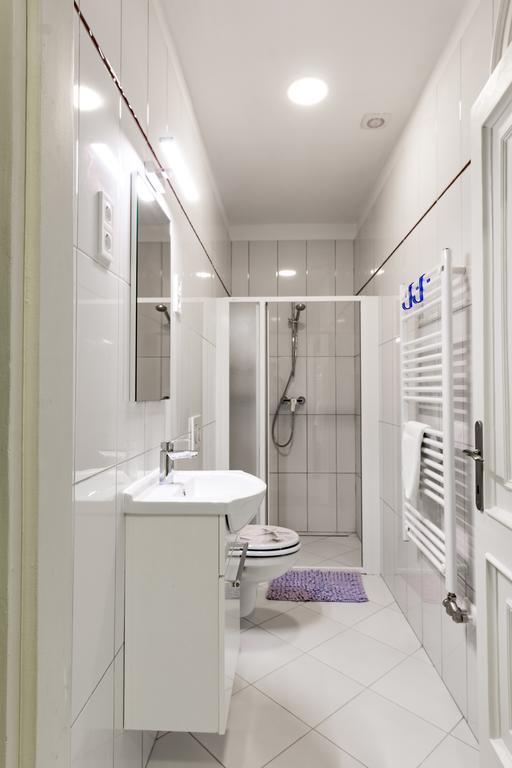 Titaru House In The Center Of Apartment *