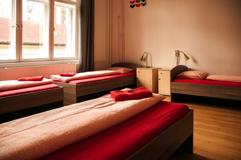 2night Hostal *