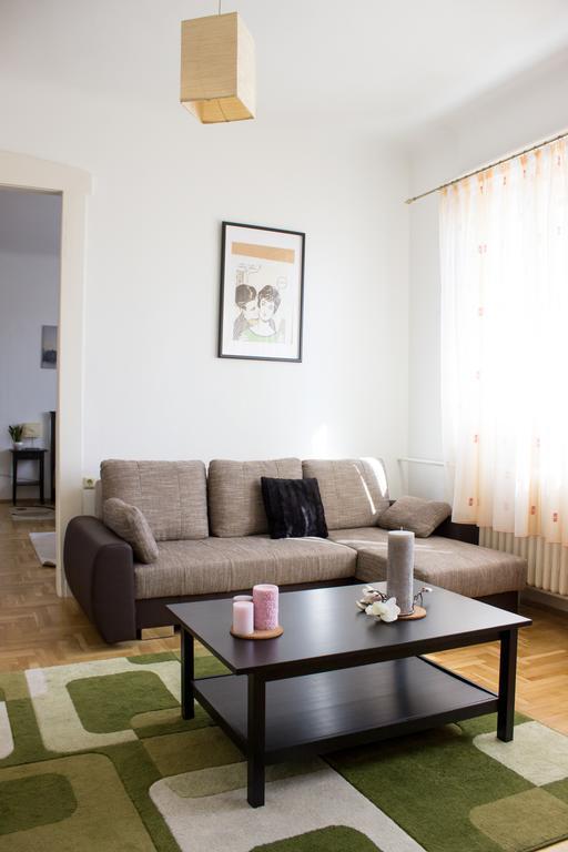 Apartman At Parliament
