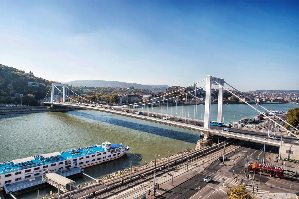Apartment Riverside Flat With King Castle View *