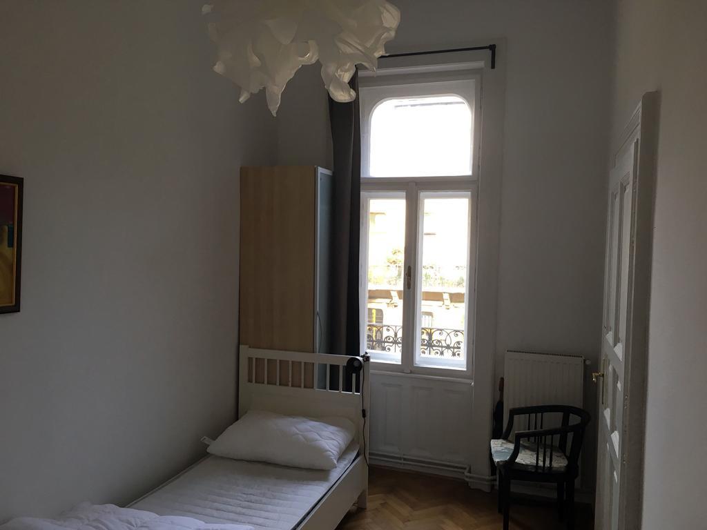 Klauzal Hostel *