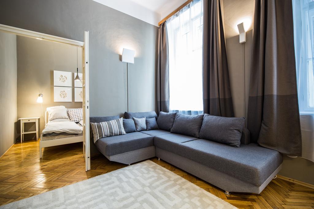 Sous Le Chateau * Budapest