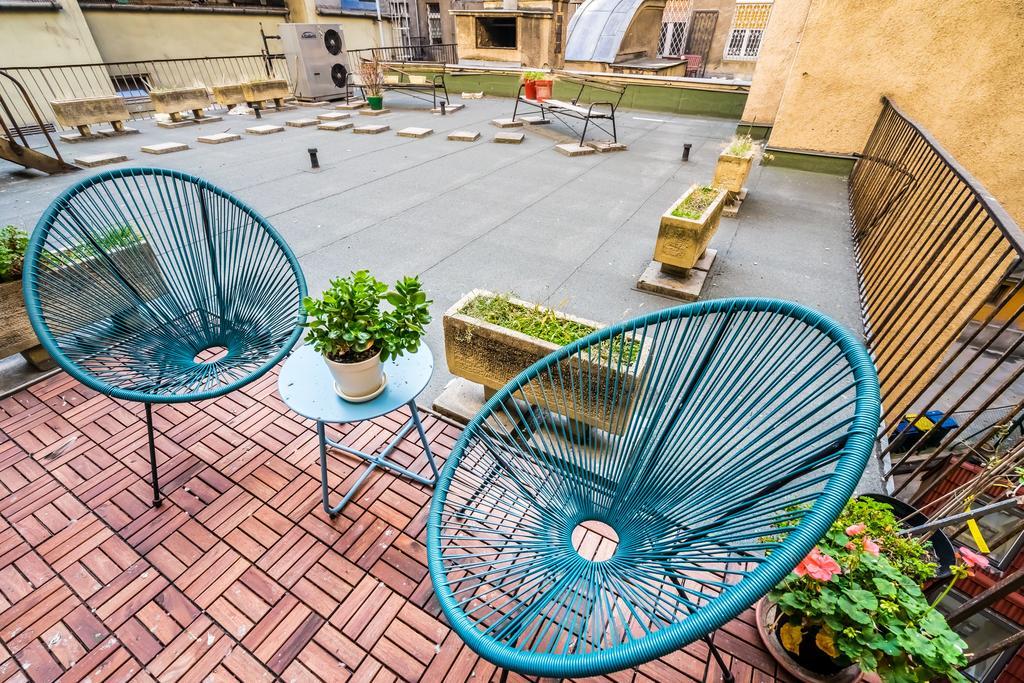 Bpr Charming Design With Balcony, A/c *