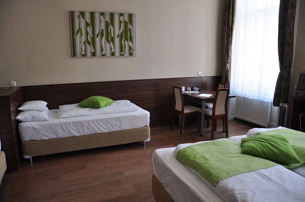 Elit Hotel 3*