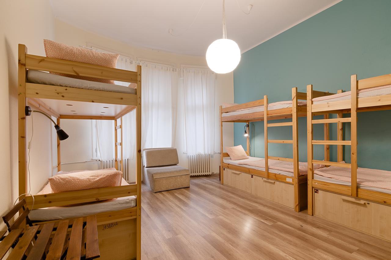 Hostal Goodmo House *