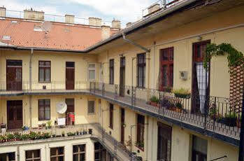 Hotell Alkotmany Street *