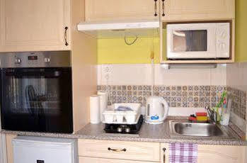 Alkotmany Street Hotell *