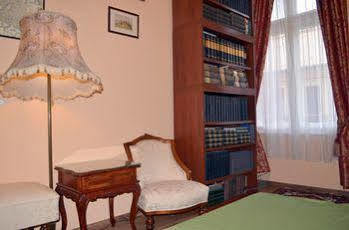 Alkotmany Street Hotell *