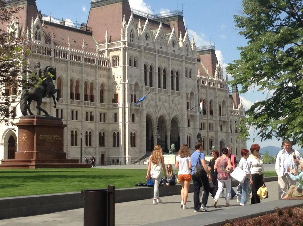 Jazzy Vibes Parliament And Ensuites Budapest
