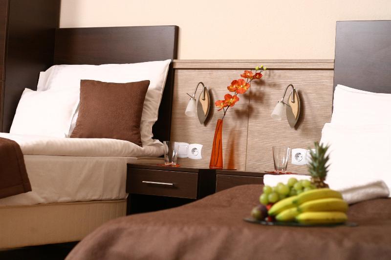 21 And 3* Budapest