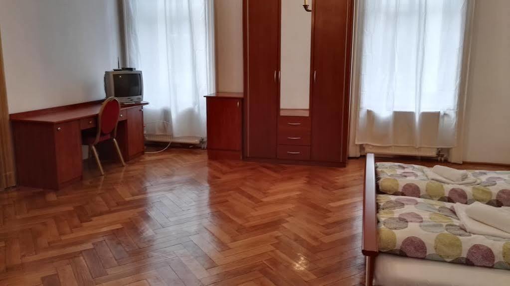 Hotel Ozone Private And *