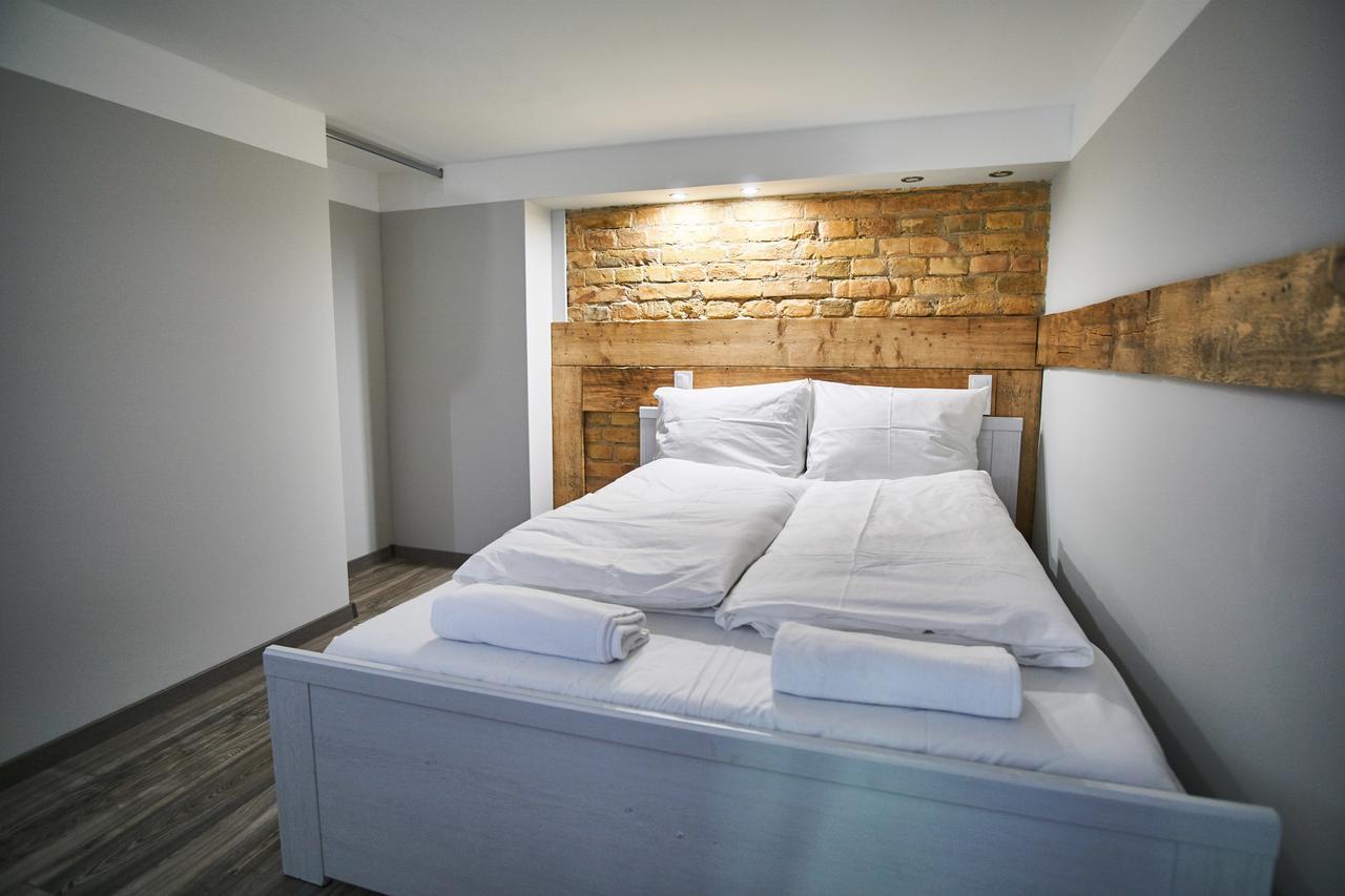 Apartment A32 |