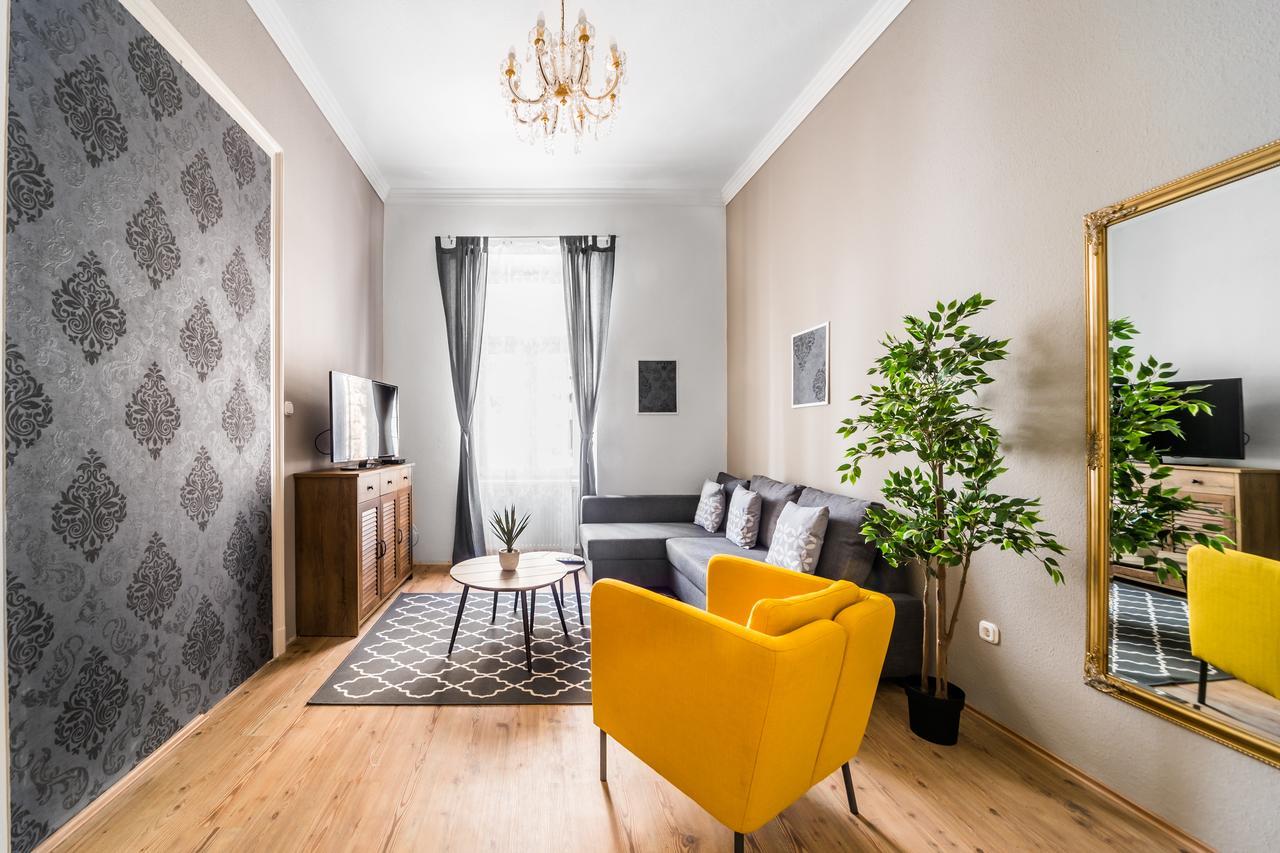 Nyar 3 Bedroom Centre Entire