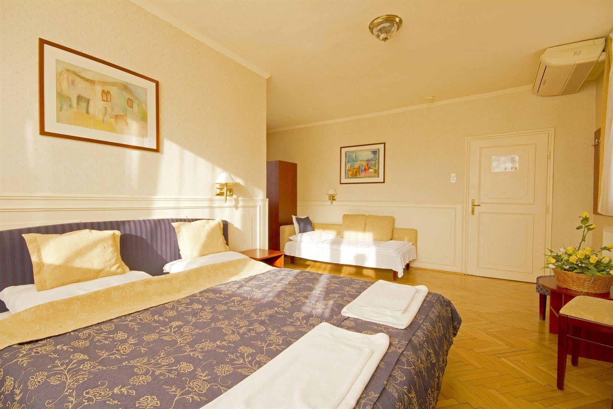 Alfa Art Hotel 3*
