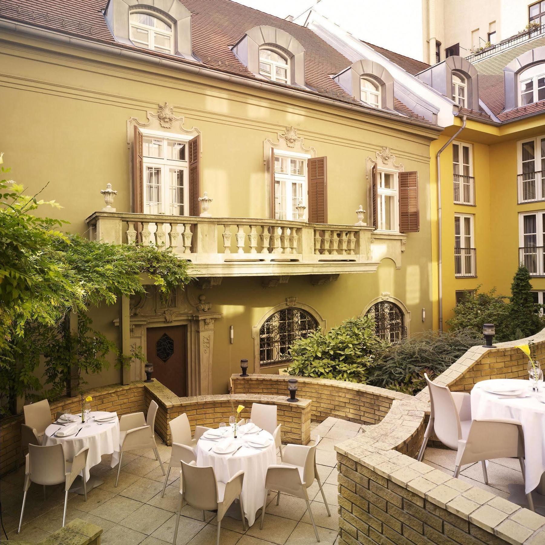 Hotel Park Plaza 4*