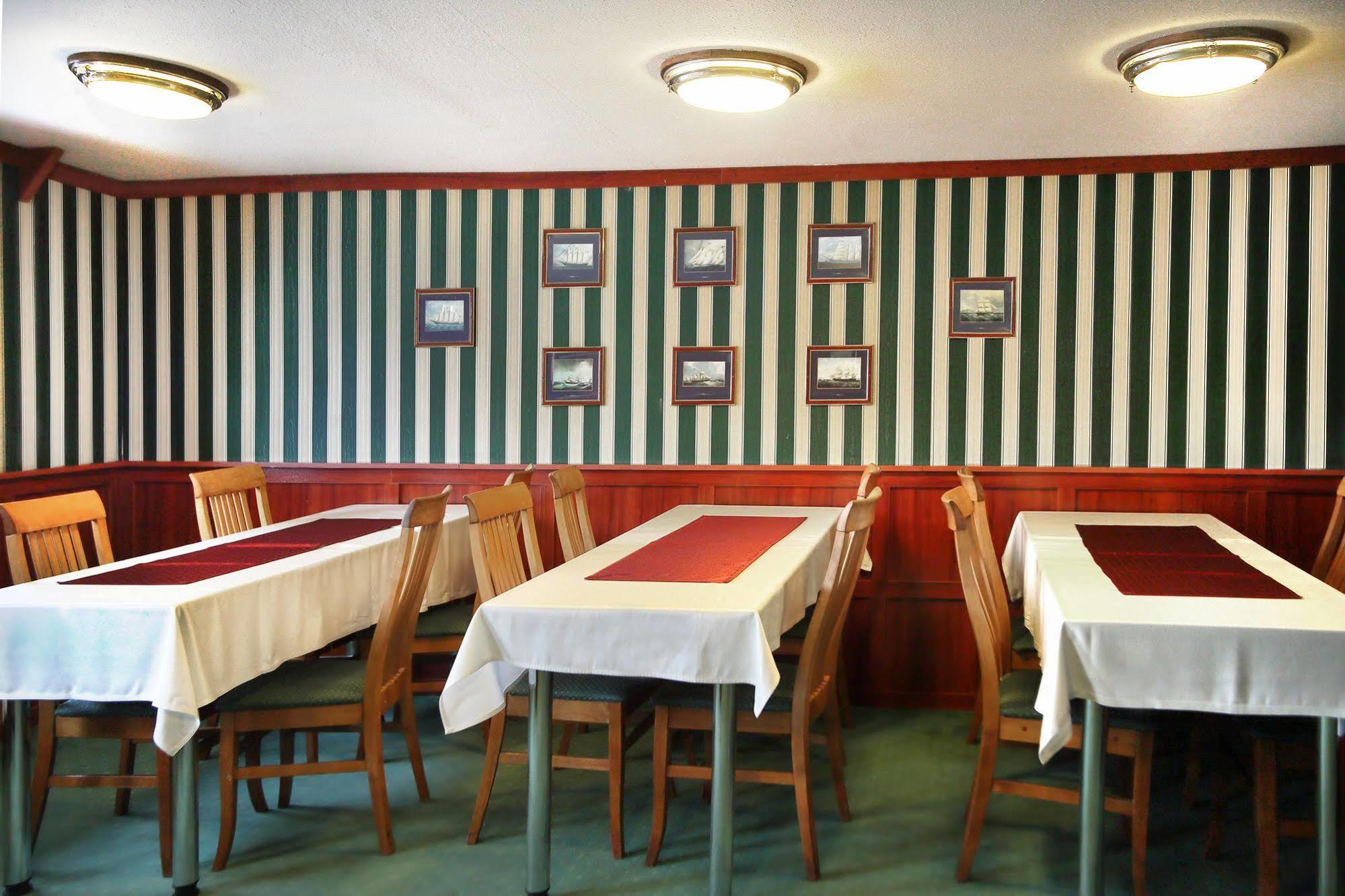 Fortuna Boat Botel Budapest