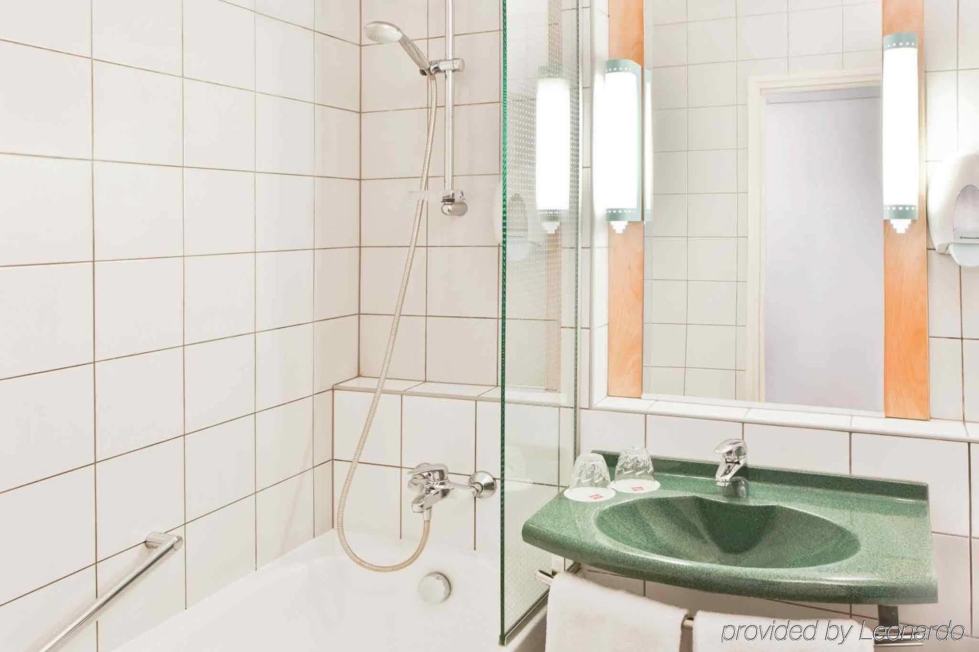 Ibis Citysouth 3*
