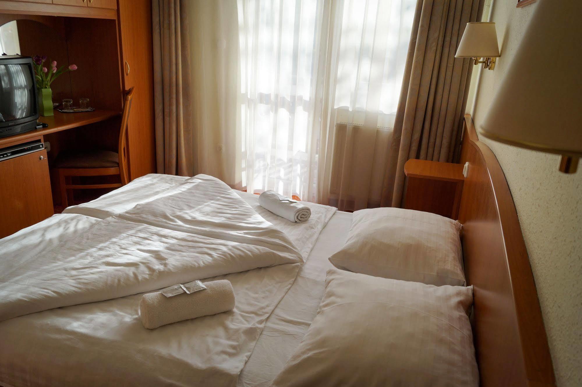 Korona Panzio Bed & Breakfast