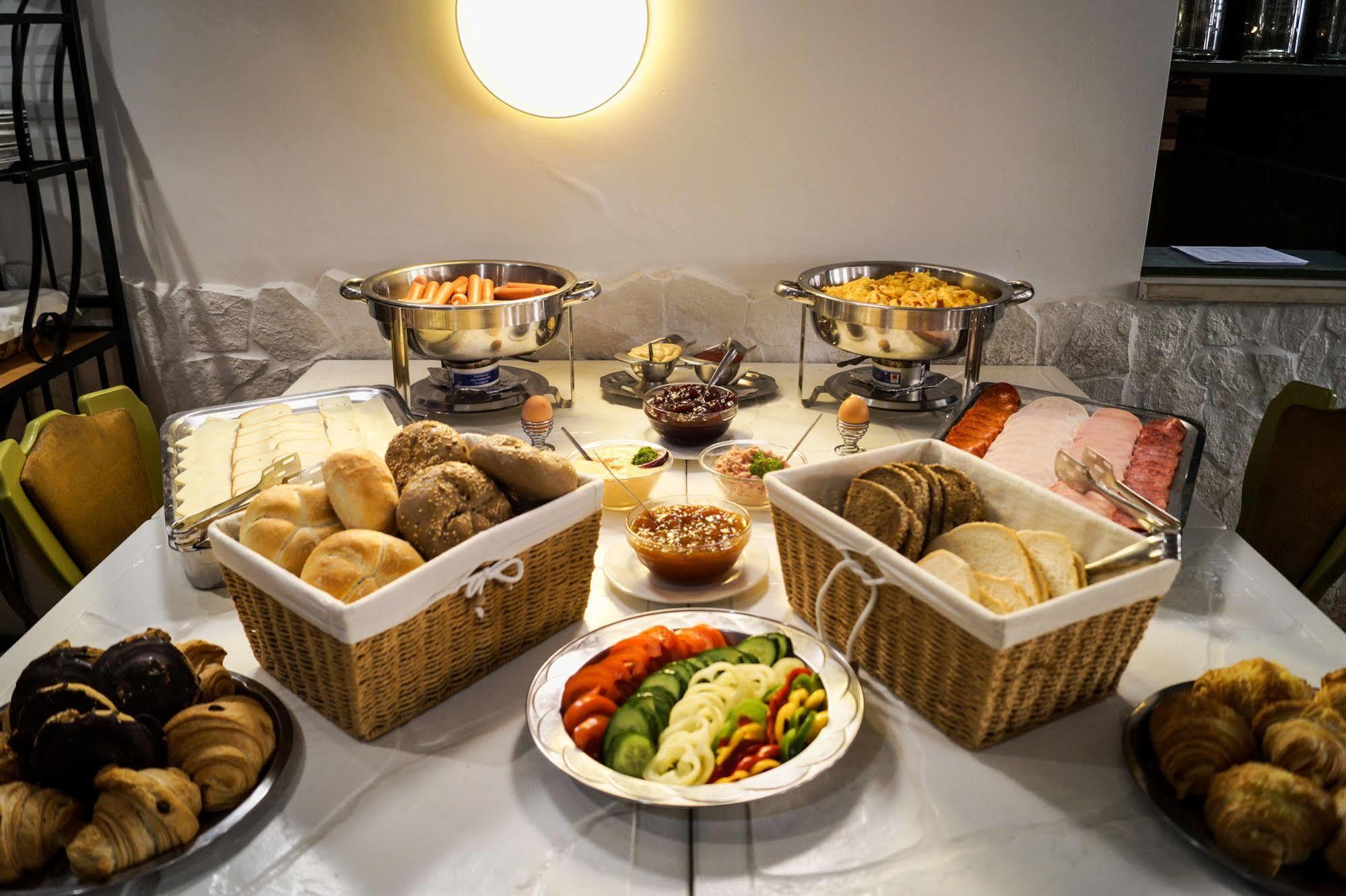 Bed & Breakfast Korona Panzio 3*