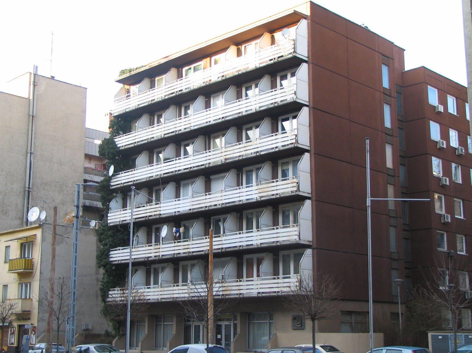 Leslie Apartmán