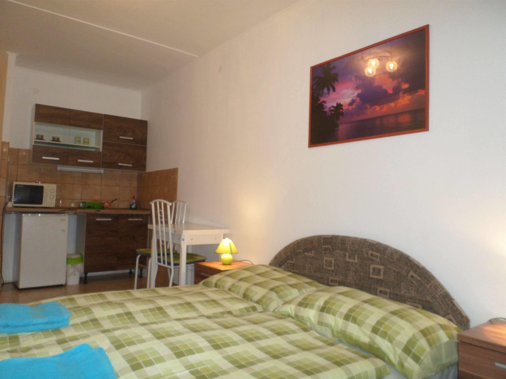 Leslie Apartmán *